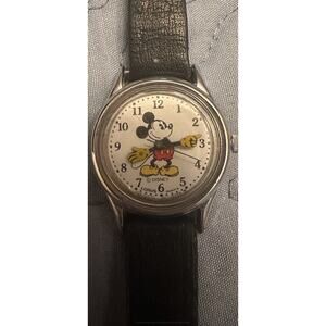 Vintage 90’s Lorus Pointing Mickey Mouse Quartz Watch Wristwatch Retro Women’s